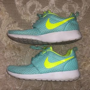 Tiffany blue Nike Roshe